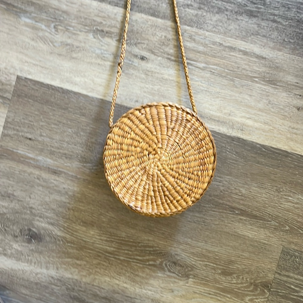 Woven circle basket bag